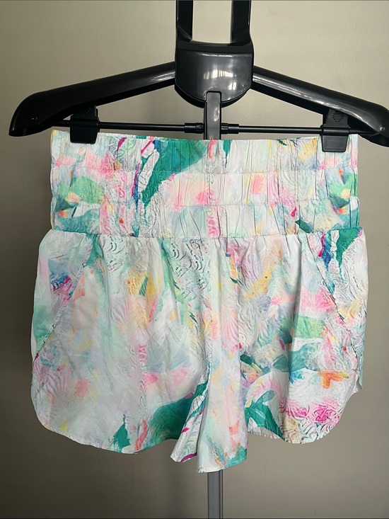 TCEC Pants - TCEC Pastel Abstract Print Athletic Shorts - Size Medium